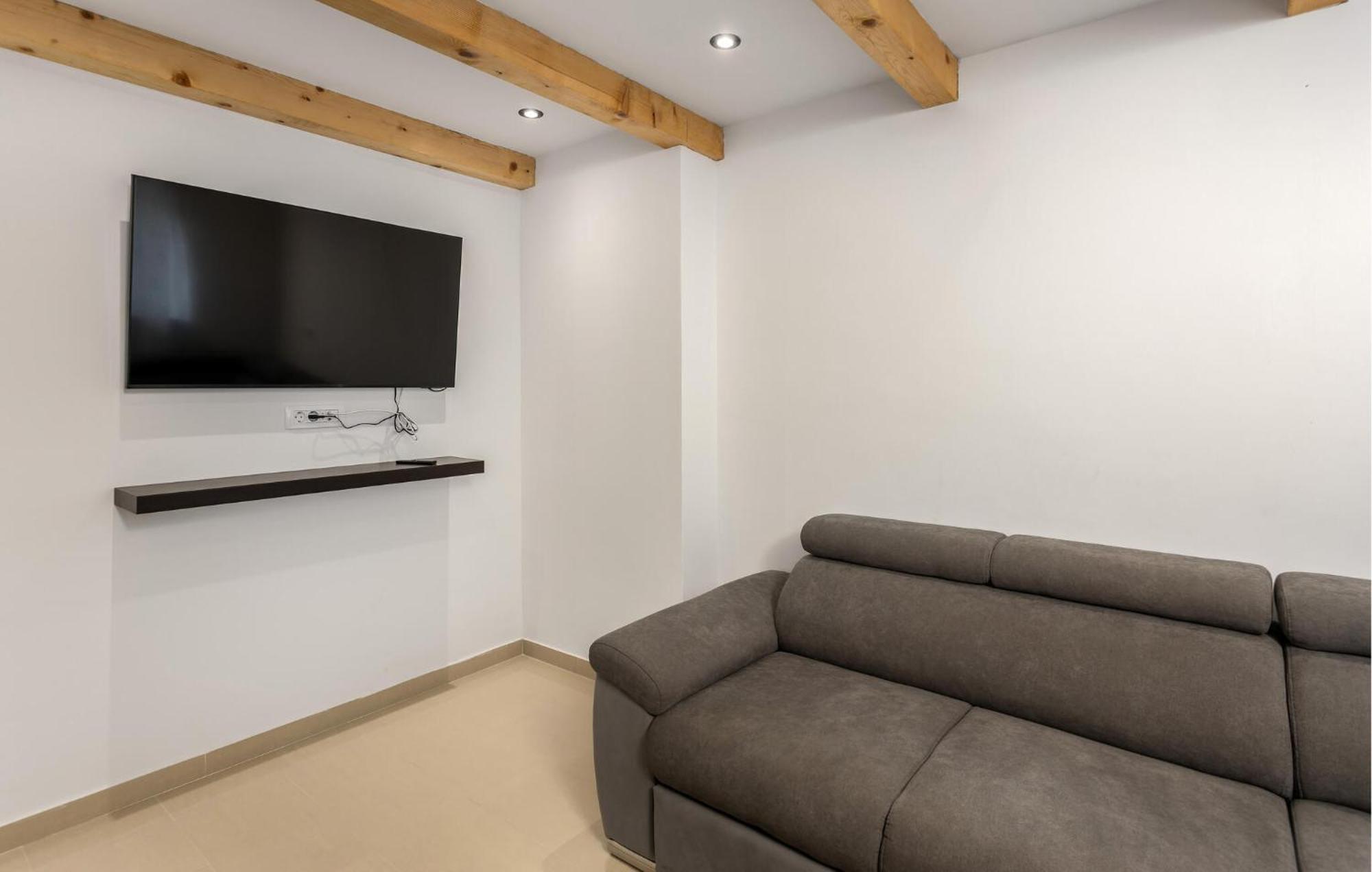 Gorgeous Apartment In Brsec With Kitchen Esterno foto