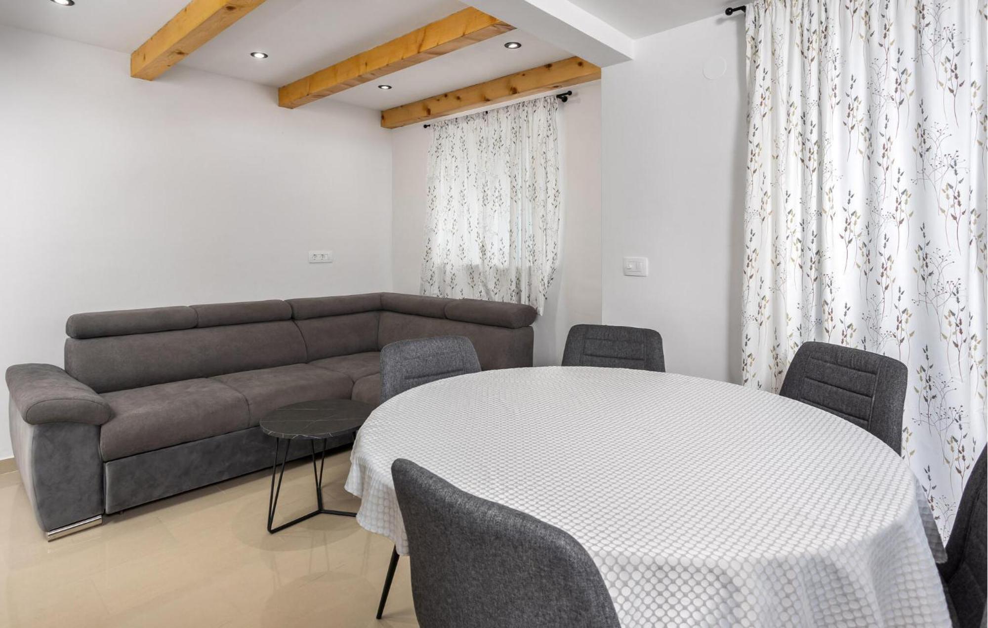 Gorgeous Apartment In Brsec With Kitchen Esterno foto