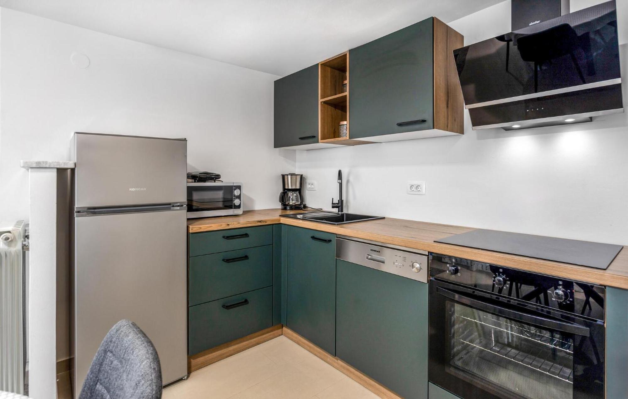 Gorgeous Apartment In Brsec With Kitchen Esterno foto